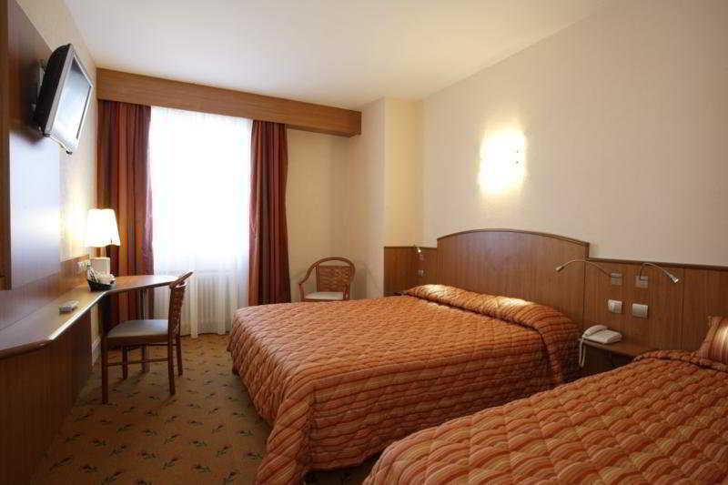 Kyriad Hotel Tours Centre Ngoại thất bức ảnh