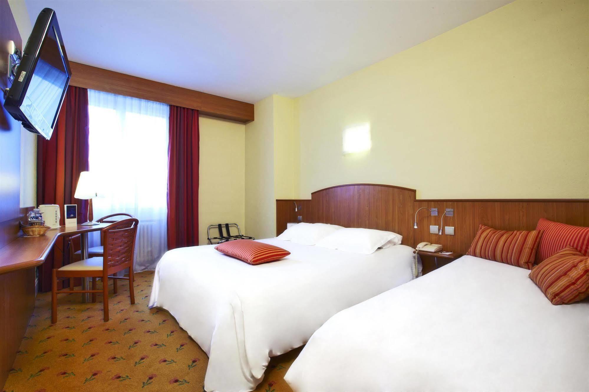 Kyriad Hotel Tours Centre Ngoại thất bức ảnh